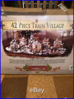 01 Grandeur Noel Collectors Edition 42 Piece Train Village Christmas Set READ