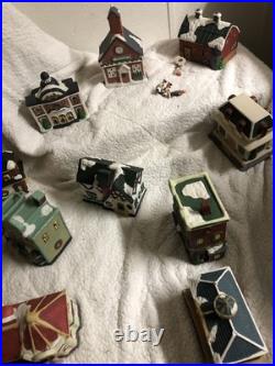 19 Piece Porcelain Light Up Town With Train