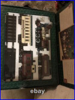 19 Piece Porcelain Light Up Town With Train