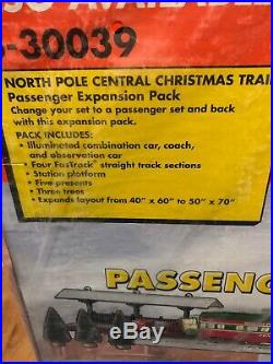 A LIONEL 6-30038 North Pole Central Christmas Train Set New