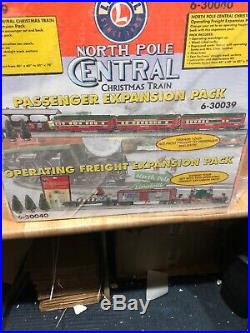 A LIONEL 6-30038 North Pole Central Christmas Train Set New
