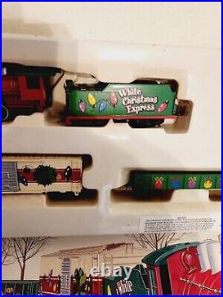 Bachmann 00664 HO Yuletide Special Christmas Train Set with 4 Extra 9 Straights
