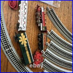 Bachmann Christmas Express & Spirit Of Christmas N Scale Train Lot EZ Track