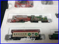 Bachmann N scale White Christmas Express Holiday Oval Electric Train Set #24016