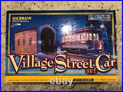 Bachmann On30 Village Street Car Train Set United Traction Christmas Model