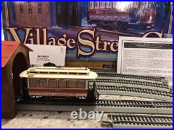 Bachmann On30 Village Street Car Train Set United Traction Christmas Model