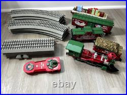 DISNEY Mickey's Holiday to Remember Christmas LionChief Train Set 6-83964 DISNEY Mickey's Holiday to Remember Christmas LionChief Train Set 6-83964