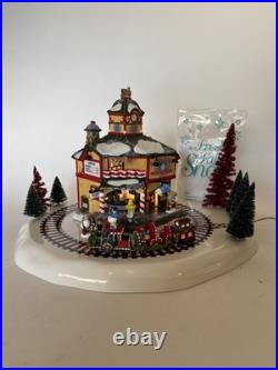 Dept 56 North Pole Series North Star Commuter Train Station #56782 Complete Set