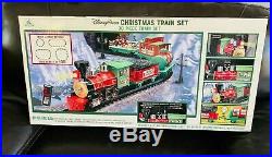 Disney Parks Holiday Train Express 2019 Christmas Mickey & Friends Train Set NEW