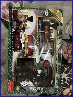 EZTEC North Pole Express Christmas Train Set 22 Pcs Battery Operated Brand New