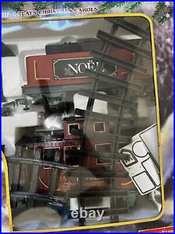 EZTEC North Pole Express Christmas Train Set 22 Pcs Battery Operated Brand New
