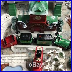 Fisher Price GeoTrax Christmas In Toy Town Holiday Train Set with Remote Geo Trax