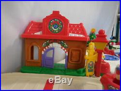 Fisher Price Little People Christmas Train Set + Tree Lighting in Discovery Park