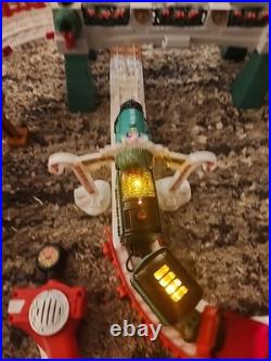 GEOTRAX CHRISTMAS IN TOYTOWN 2010 RC TRAIN SET WORKING COMPLETE Sounds Light