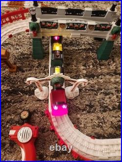GEOTRAX CHRISTMAS IN TOYTOWN 2010 RC TRAIN SET WORKING COMPLETE Sounds Light