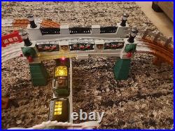 GEOTRAX CHRISTMAS IN TOYTOWN 2010 RC TRAIN SET WORKING COMPLETE Sounds Light
