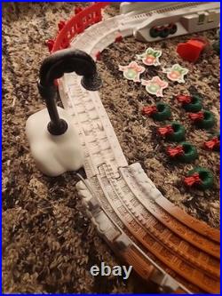 GEOTRAX CHRISTMAS IN TOYTOWN 2010 RC TRAIN SET WORKING COMPLETE Sounds Light