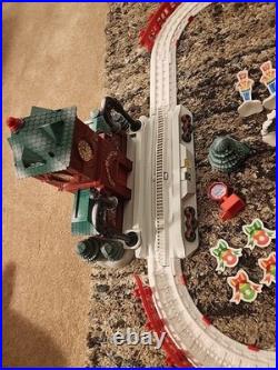 GEOTRAX CHRISTMAS IN TOYTOWN 2010 RC TRAIN SET WORKING COMPLETE Sounds Light