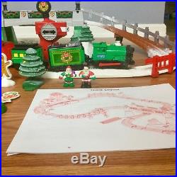 GeoTrax CHRISTMAS IN TOYTOWN Train Track Set 99% COMPLETE Remote RC Musical