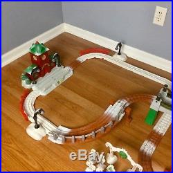 GeoTrax CHRISTMAS IN TOYTOWN Train Track Set 99% COMPLETE Remote RC Musical
