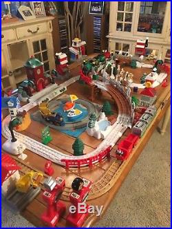 Geotrax Christmas In Toytown Complete Set w Holiday Limited Edition Xmas Train
