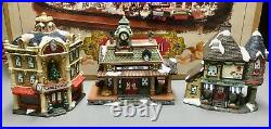 Grandeur Noel Collectors Edition 42 Piece Train Village Christmas Set 2001 Mint