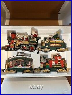 HOLIDAY EXPRESS Animated Christmas Train Set Excellent Condition