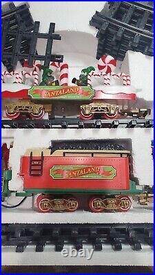 HOLIDAY MUSICAL TRAIN SET SANTA LAND NO. 181 In Box Excellent Christmas Vintage