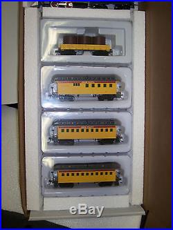 HO UNION PACIFiC TRAIN SET 0-4-0 OLD TIME LOCO WithCHRISTMAS TENDER & 4 CARS RRC0
