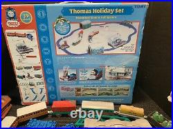 Holiday Set Christmas Thomas & Friends Tomy Trackmaster motorized train Rare EUC