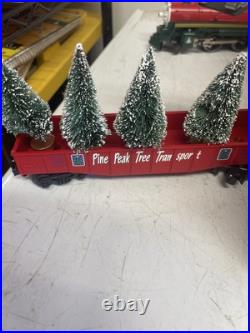 Lionel 6-21944 O27 Gauge Christmas Train Set withmusical boxcar