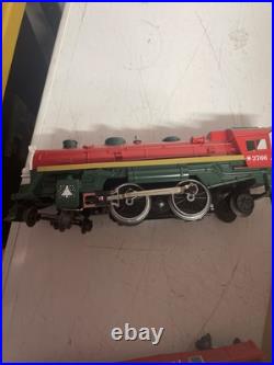 Lionel 6-21944 O27 Gauge Christmas Train Set withmusical boxcar