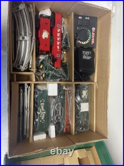 Lionel 6-21944 O27 Gauge Christmas Train Set withmusical boxcar