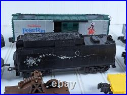Lionel Disney Mickeys Christmas Express Train 6-31946 Locomotive Tender + 5 cars