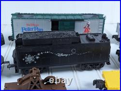 Lionel Disney Mickeys Christmas Express Train 6-31946 Locomotive Tender + 5 cars