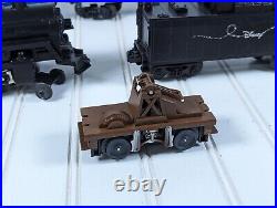 Lionel Disney Mickeys Christmas Express Train 6-31946 Locomotive Tender + 5 cars