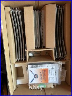 Lionel Holiday 6-31966 Tradition Special Electric Railroad O-Gauge Train Set