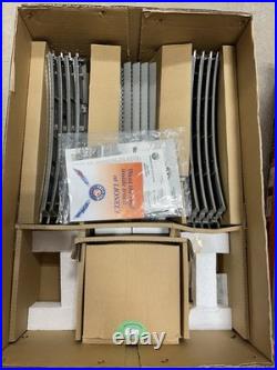 Lionel Holiday 6-31966 Tradition Special Electric Railroad O-Gauge Train Set