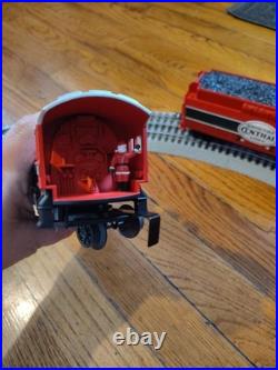 Lionel North Pole Central Christmas 0 Gauge Train Set # 6-30020 Plus Extra Track