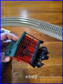 Lionel North Pole Central Christmas 0 Gauge Train Set # 6-30020 Plus Extra Track