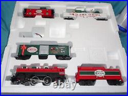 == Lionel North Pole Central Christmas Train Set # 6-30068