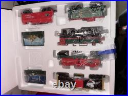 Lionel O Disney Mickey's Christmas Express Steam Engine RTR Train Set. New
