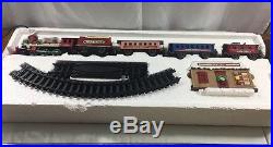 Mainstreet Christmas Train Set Collectible Station With Music Sound 5 Car Train