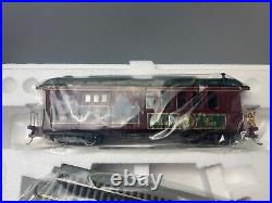 NIP Thomas Kinkade's Christmas Express Train Set with 6 Cars and 26 Tracks READ