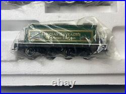 NIP Thomas Kinkade's Christmas Express Train Set with 6 Cars and 26 Tracks READ