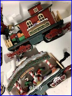 New Bright Holiday Express Animated Christmas Train Set + Station #387 Complete