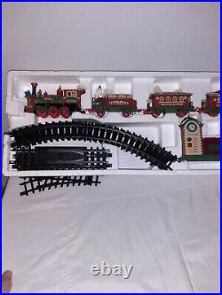 New Bright THE HOLIDAY EXPRESS # 178 Train Set 4 Car Christmas Train IN BOX