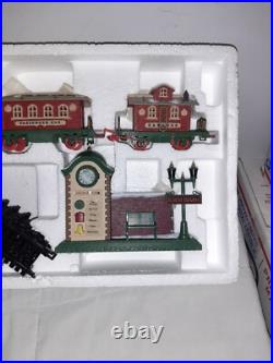 New Bright THE HOLIDAY EXPRESS # 178 Train Set 4 Car Christmas Train IN BOX