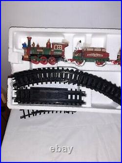 New Bright THE HOLIDAY EXPRESS # 178 Train Set 4 Car Christmas Train IN BOX