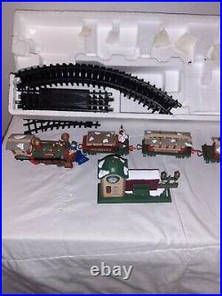 New Bright THE HOLIDAY EXPRESS # 178 Train Set 4 Car Christmas Train IN BOX